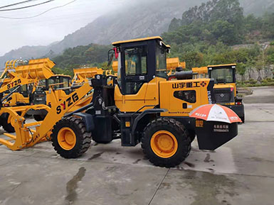 恭喜羅總喜提新車，山宇裝載機(jī)940走起，山宇重工，助您成功！